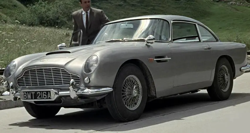 James Bond et Aston Martin